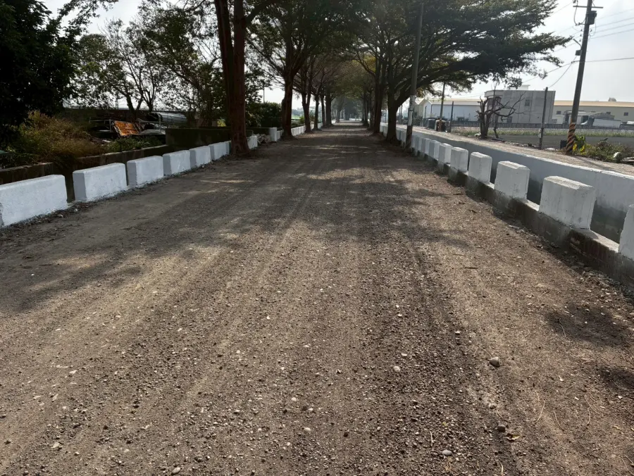 施工中，整地的路基